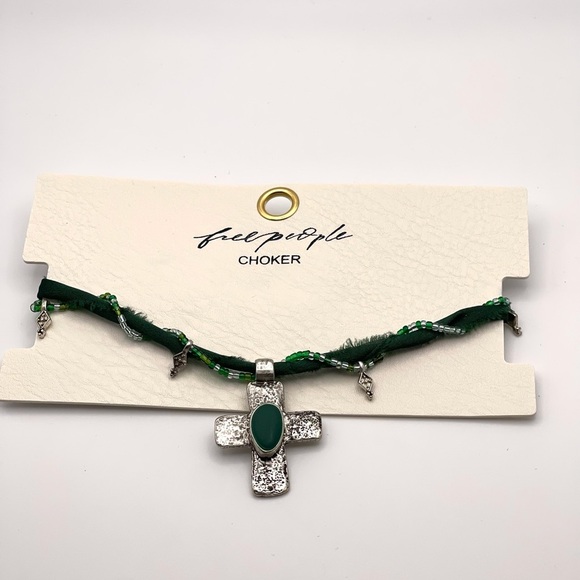 NWT Free People Lola Choker in Green Cross Bohemian Velvet Necklace - Picture 1 of 4